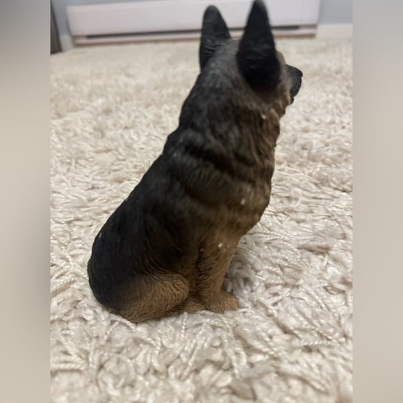 Sandicast sitting German Shepherd - Picture 3 of 3
